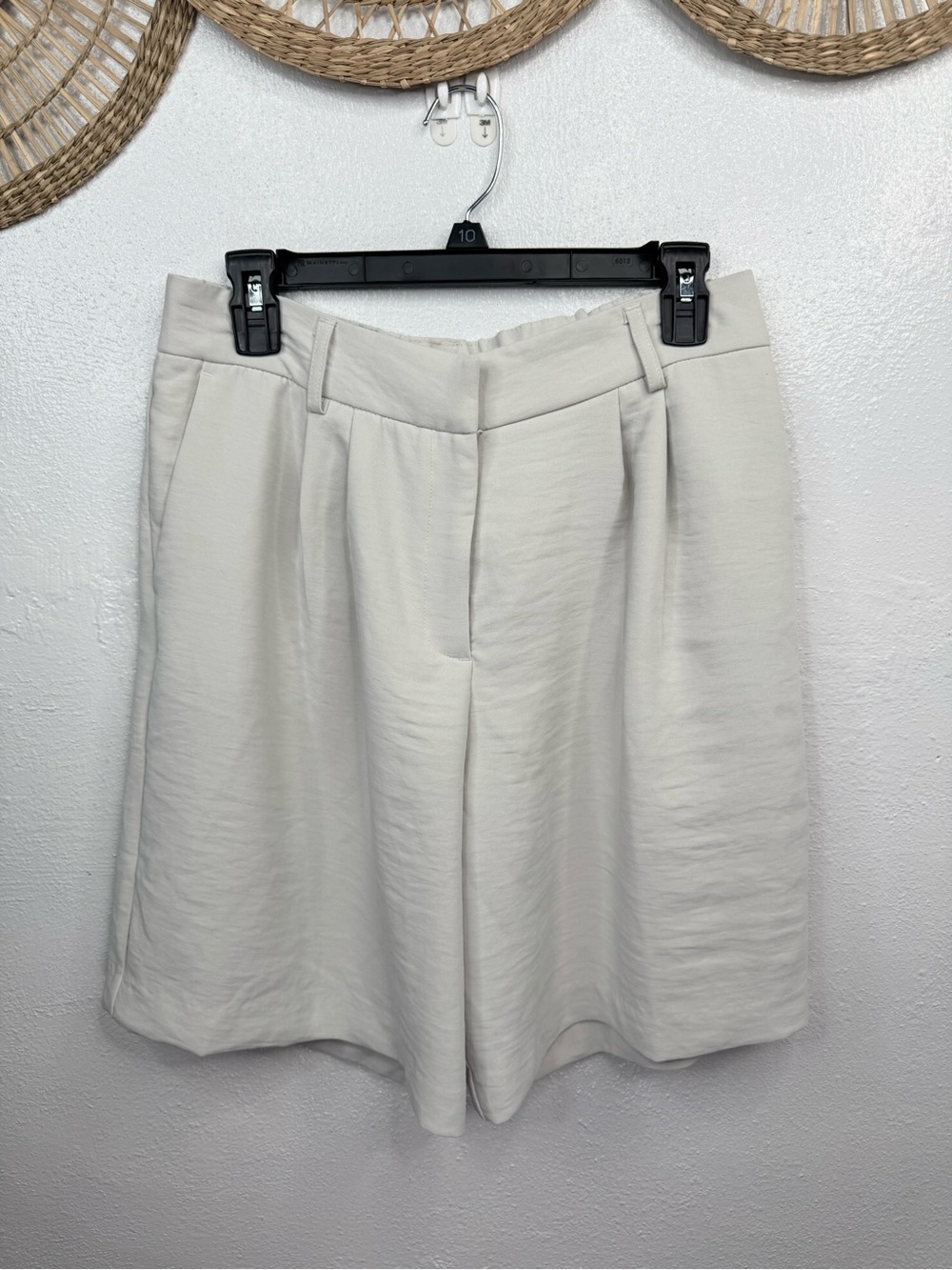 Mison d’Amélie Paris Bermuda Shorts Womens Size 8 Ivory Gray High Waist Pleated